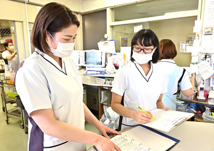 墨田中央病院のスタッフステーション