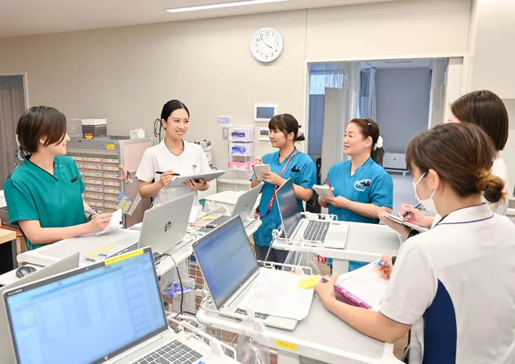 博豊会東京脊椎病院のスタッフステーション