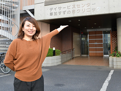 草加すずのきクリニックの玄関
