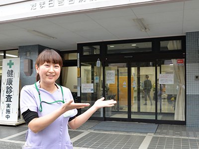 たま日吉台病院の玄関