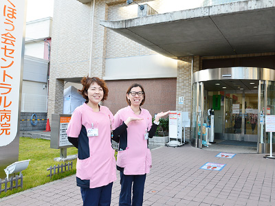 はくほう会セントラル病院の玄関