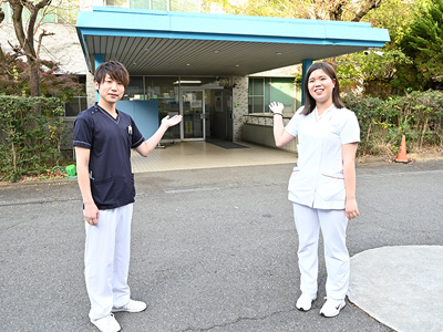 多摩中央病院の玄関