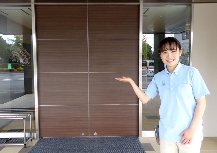 なみきロイヤルの園の玄関