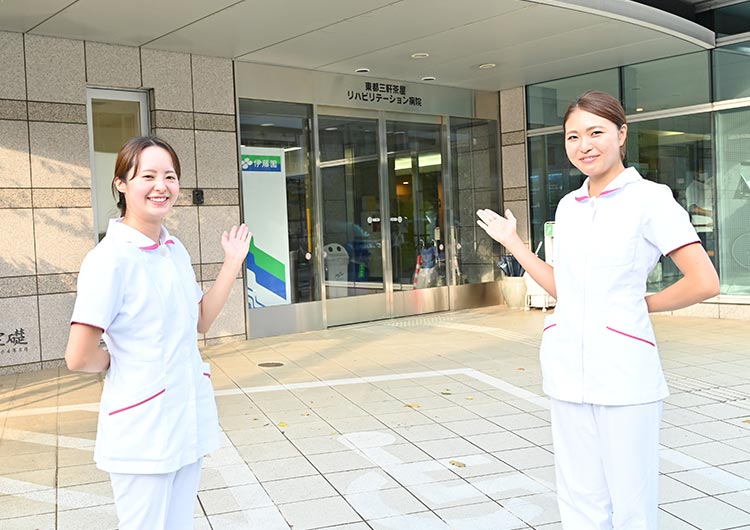 東都三軒茶屋リハビリテーション病院の玄関