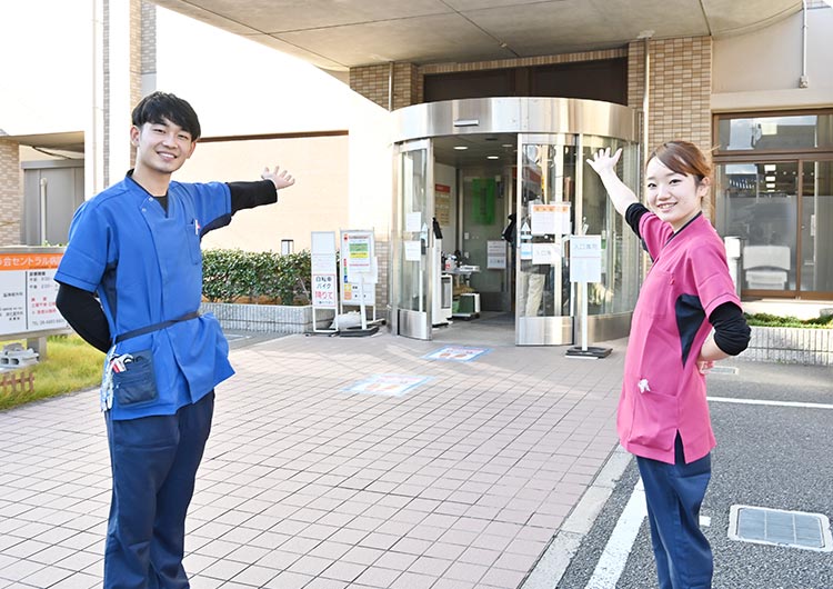 はくほう会セントラル病院の玄関
