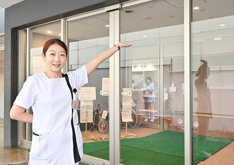 夢眠ホスピタルさいたま(旧称・至誠堂 冨田病院)の玄関