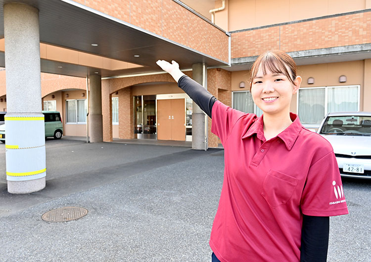 草加ロイヤルケアセンターの玄関