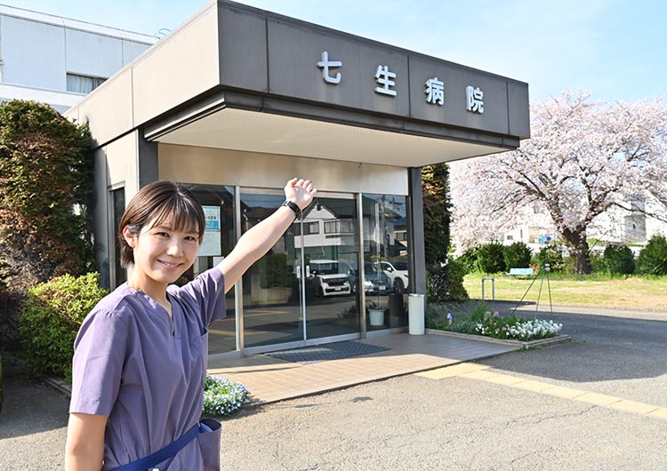 七生病院の玄関