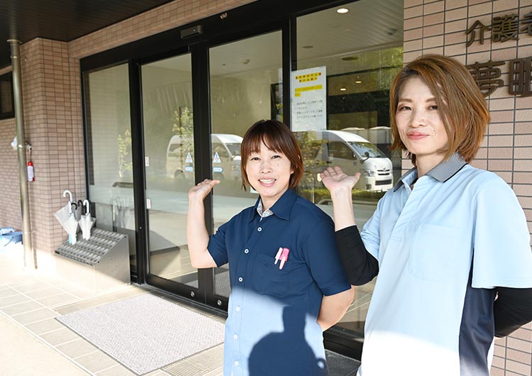 夢眠やまざくらの玄関