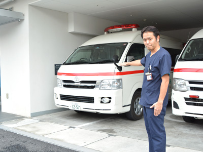 綾瀬循環器病院の救急車