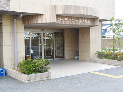 ガーデンフィールズ六木のエントランス
