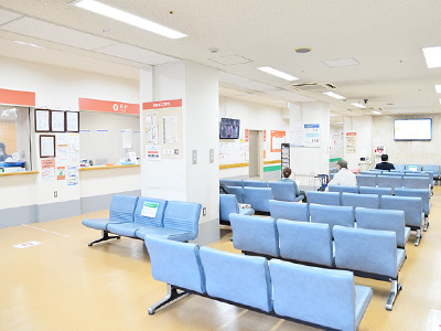 はくほう会セントラル病院の一般外来待合室