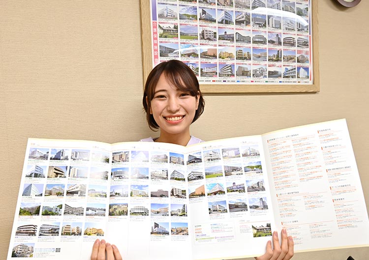 横浜新都市脳神経外科病院のIMSグループのポスター前