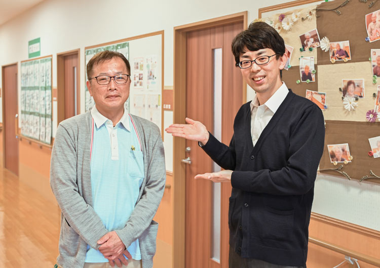 さかどロイヤルの園の玄関ロビー