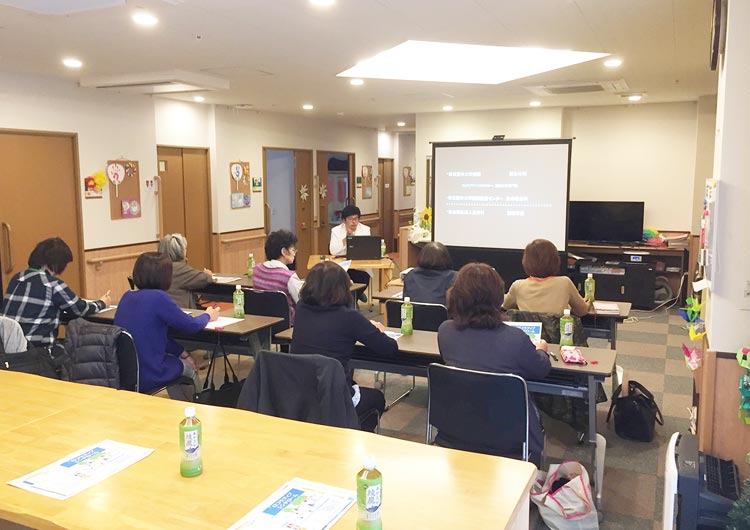 くめがわ翔裕園の施設内研修の様子