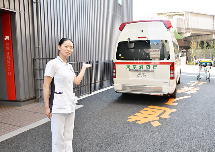 東京曳舟病院の救急センター搬送口