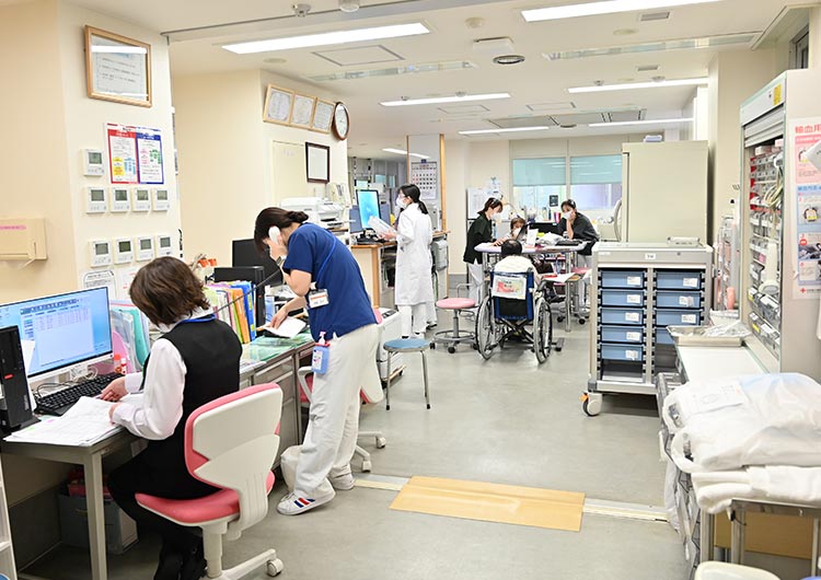 横浜新都市脳神経外科病院のナースステーション