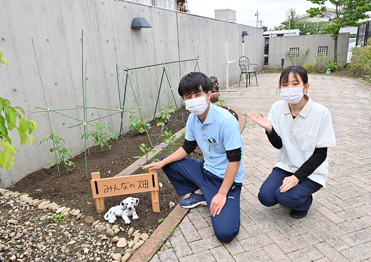 春日部ロイヤルケアセンターの中庭