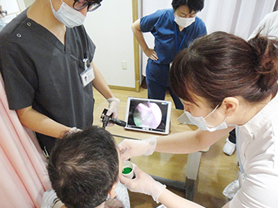 大田病院 リハビリテーション科のVE(嚥下内視鏡検査)の様子