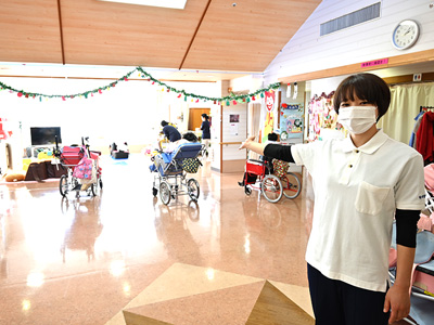 島田療育センターの入所病棟のデイルーム