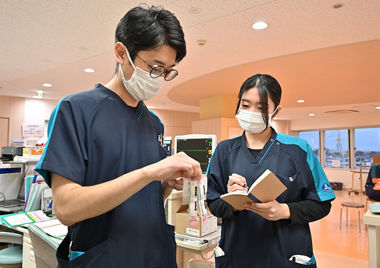 埼玉回生病院のスタッフステーション