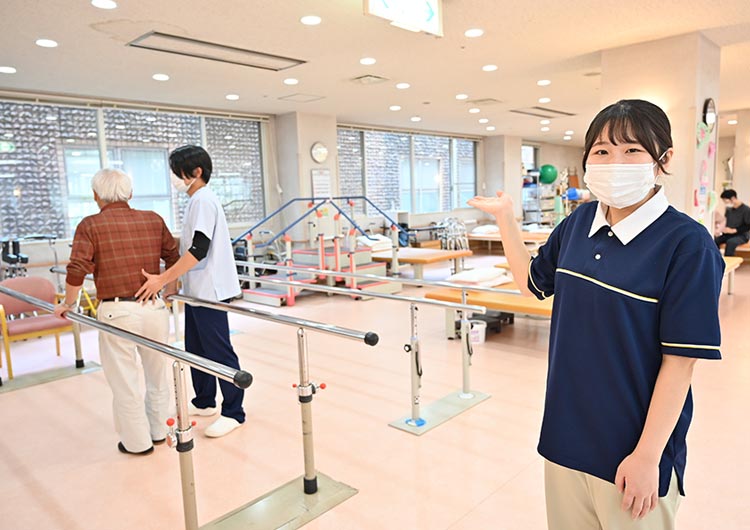 埼玉ロイヤルケアセンターのリハビリテーションスペース