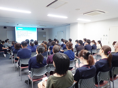 西東京ケアセンターの施設内研修の様子