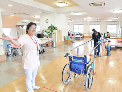 町田慶泉病院のリハビリテーション室