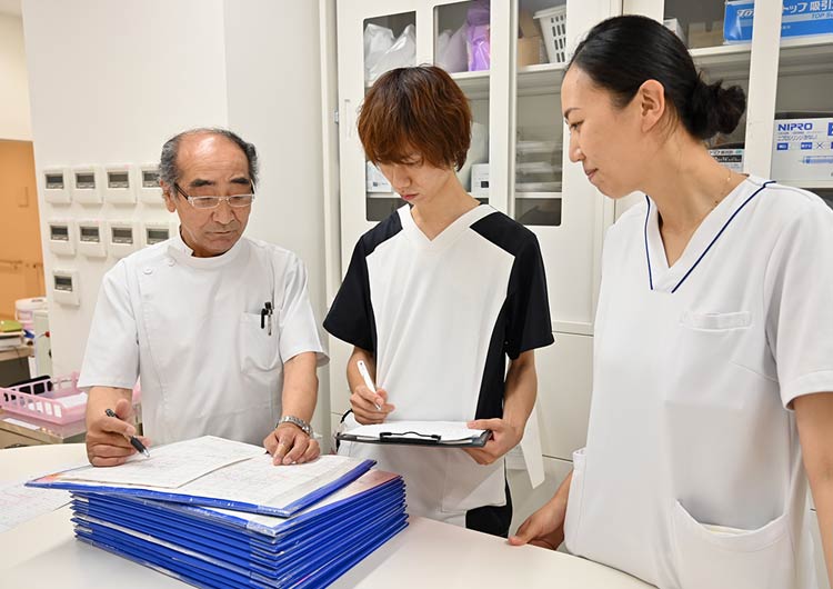 夢眠ホスピタルさいたま(旧称・至誠堂 冨田病院)の精神科病棟