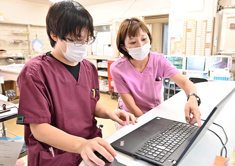 和田内科病院のスタッフステーション