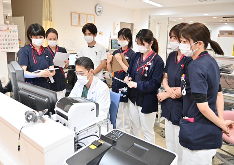 町田慶泉病院のスタッフステーション