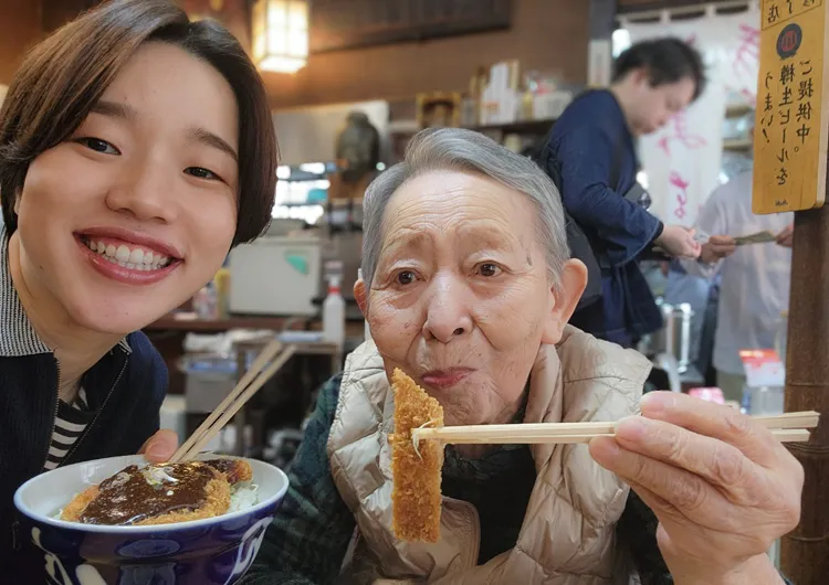 特別養護老人ホーム浅草の外食レクリエーションの様子