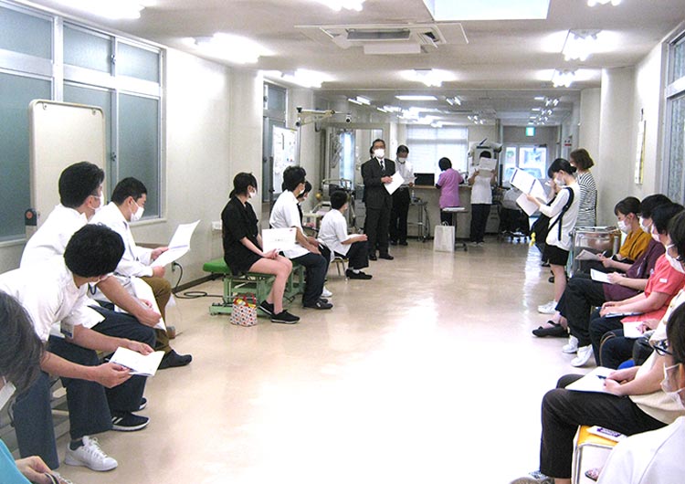 和田内科病院の院内研修の様子
