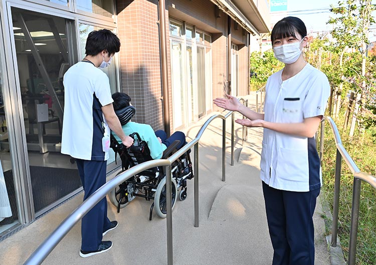 花はたリハビリテーション病院の屋外訓練場