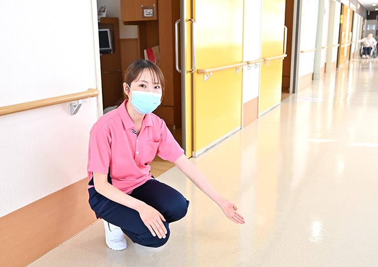 葛飾ロイヤルケアセンターの廊下