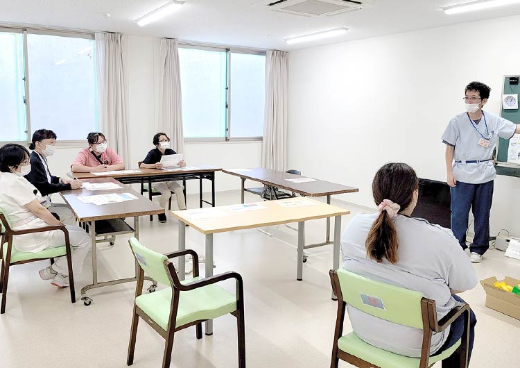 夢眠ホスピタルさいたま(旧称・至誠堂 冨田病院)の院内研修の様子