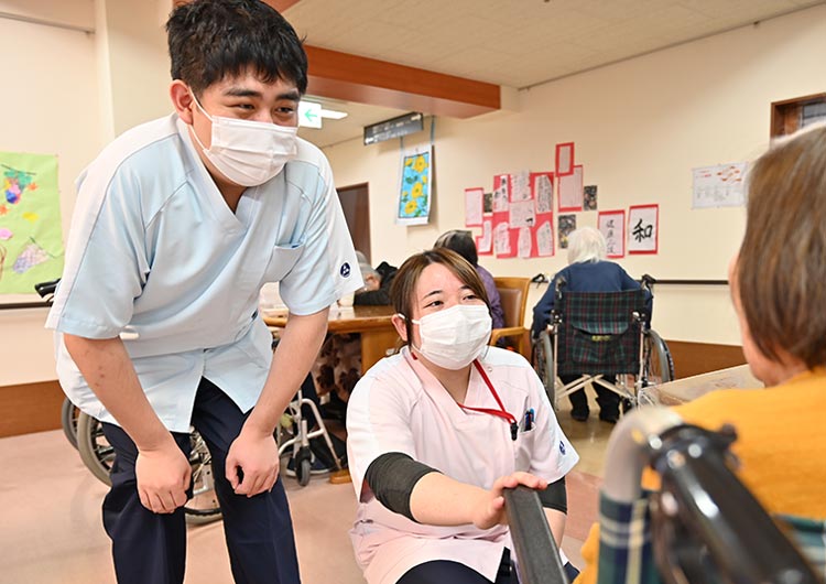 あげお愛友の里の入所フロア　食堂