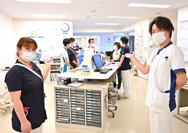 東埼玉総合病院のスタッフステーション