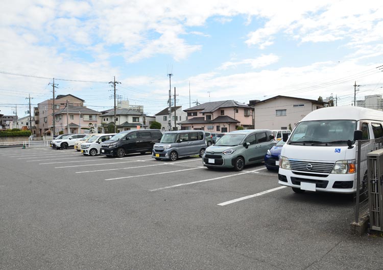 エクセルシオール千葉の職員駐車場