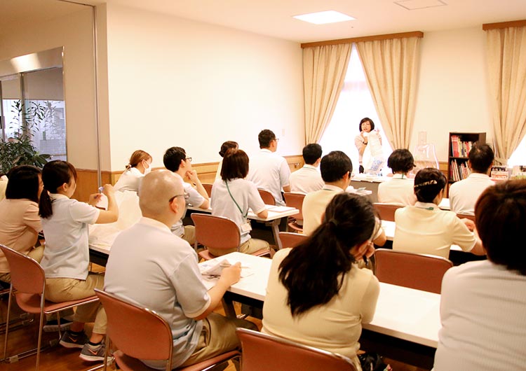 さかどロイヤルの園の勉強会の様子