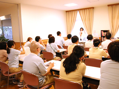 さかどロイヤルの園の勉強会の様子
