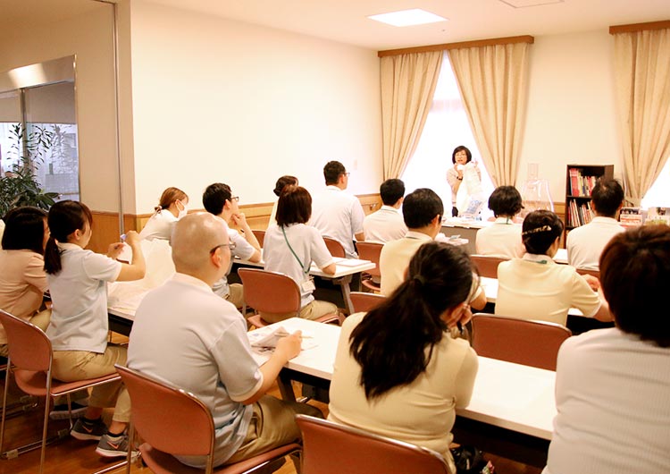 さかどロイヤルの園の勉強会の様子