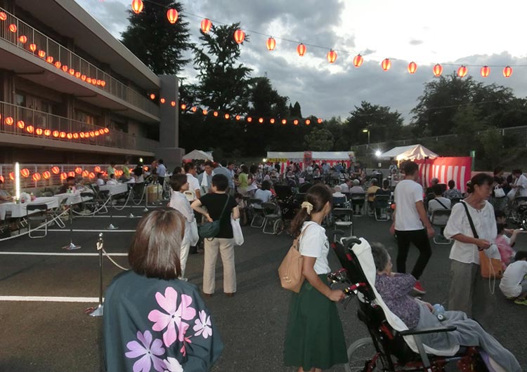 かわぐちロイヤルの園の夏祭りの写真