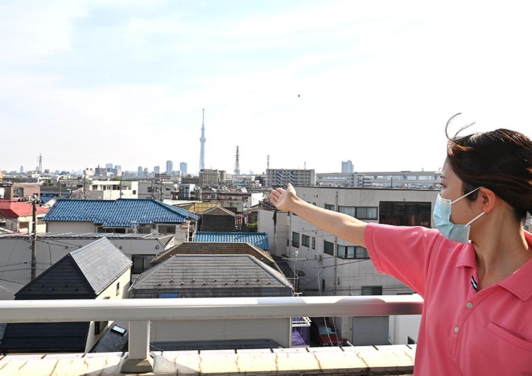 葛飾ロイヤルケアセンターのベランダ