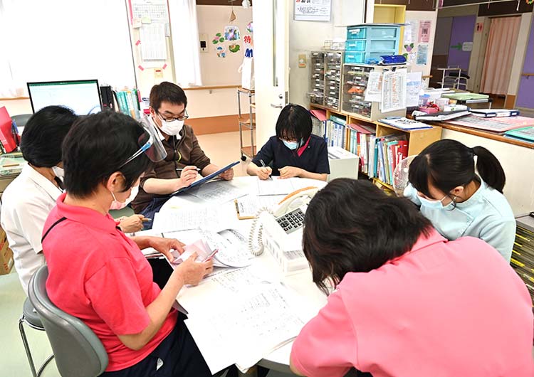 葛飾ロイヤルケアセンターのスタッフステーション