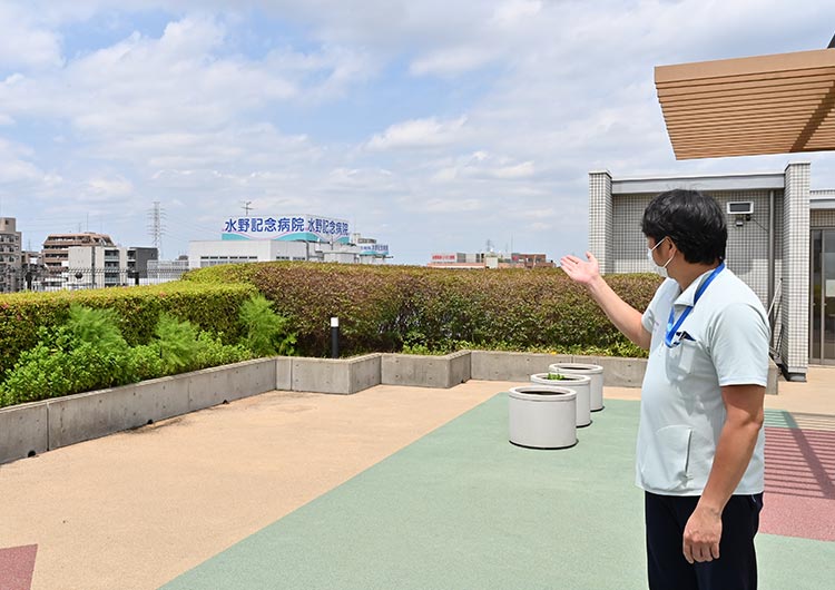 水野介護老人保健施設の屋上庭園