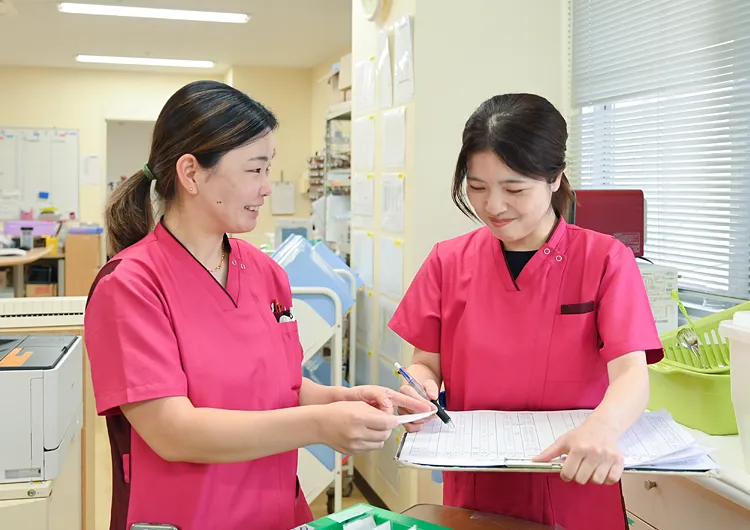 看護師の仕事風景。病院での看護経験を活かして働くことができます。
