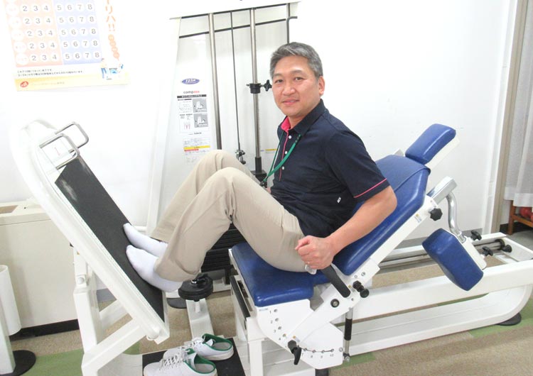 リハビリ室の様子。専任の理学療法士と指導員による個別トレーニングを行っています