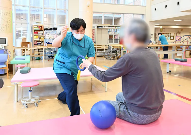 PT・OT・STが在籍。寝たきりの方や介護が必要な方であっても、その方に合った「生活」を考え、多職種で支援しています。