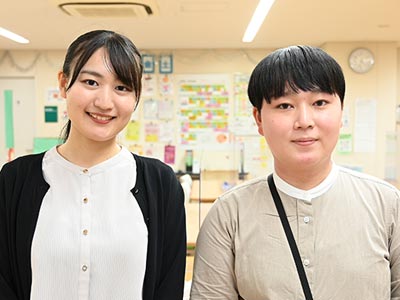 すずのきメンタルケアクリニックの精神保健福祉士　入職2年目（写真左）・臨床心理士　入職1年目（写真右）